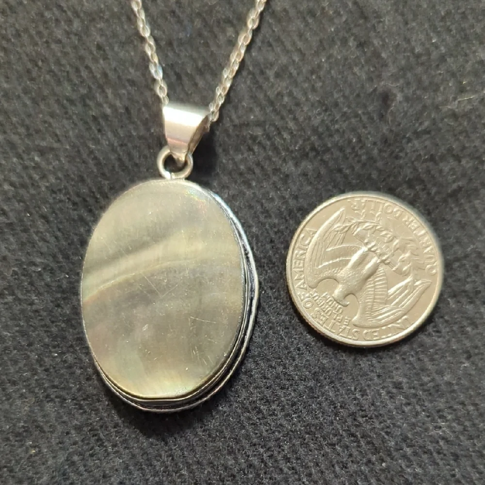 Silver Plated Grey Iridescent Abalone Shell Pendant Statement Necklace - Picture 5 of 6